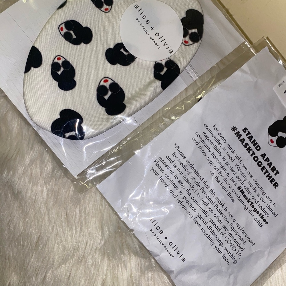 Alice + Olivia Printed Face Mask White & Black - Picture 6 of 7